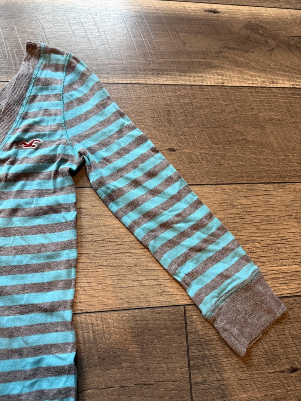 Hollister Light Blue & Gray Striped V-Neck Long Sleeve Tee - Picture 3 of 8